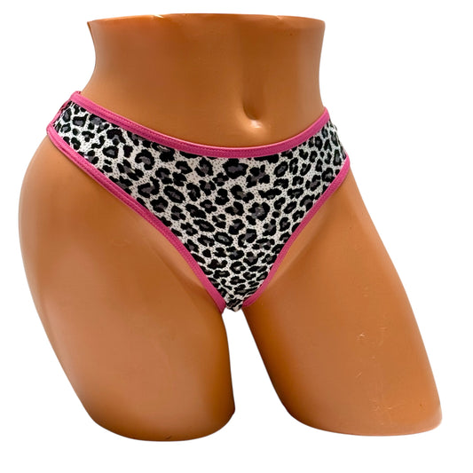 Hátul 3 Pántos Tanga